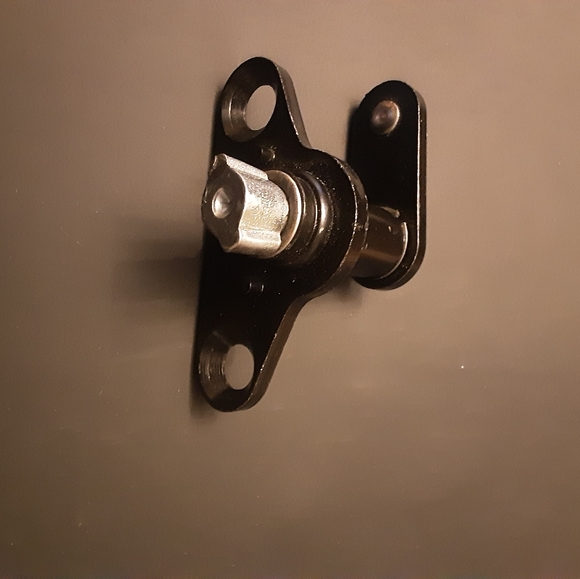 Tailgate hinge roller outer RH right passenger sidefor Nissan Titan 2005-2021 - Picture 1 of 8